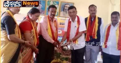 ಹೊಲಿಗೆ ತರಬೇತಿ ಪಡೆದವರಿಗೆ ಪ್ರಮಾಣ ಪತ್ರ ವಿತರಿಸಿದ ಸಂದರ್ಭ