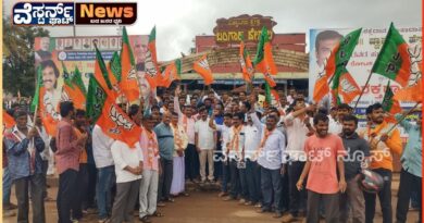 ಮಾಜಿ ಸಚಿವ ಕುಮಾರ್ ಬಂಗಾರಪ್ಪ ನಿವಾಸದ ಮೇಲೆ ಗೂಂಡಾ ವರ್ತನೆ ಖಂಡಿಸಿ ಪ್ರತಿಭಟನೆ.