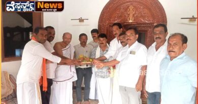 ದುರ್ಗಾದೇವಿ ನವರಾತ್ರಿ ಪೂಜಾ ಸಮಿತಿಯಿಂದ ಜಿ.ರಾಜಗೋಪಾಲ ಜೋಷಿ ಅವರಿಗೆ ಆಹ್ವಾನ.