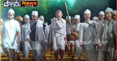 ಭಾರತದ ರಾಷ್ಟ್ರಪಿತ ಗಾಂಧಿ. ಭಾರತದ ರಾಷ್ಟ್ರೀಯ ಹೋರಾಟದಲ್ಲಿ ಗಾಂಧಿಯವರ ಪಾತ್ರ ಬಹಳ ಪ್ರಮುಖವಾದದ್ದು.