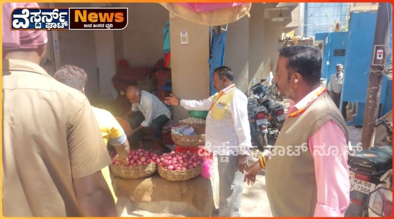 ಹಲವು ಬಾರಿ ಎಚ್ಚರಿಕೆ ನೀಡಿದರು ಪುನಃ ಫುಟ್‌ಪಾತ್ ಒತ್ತುವರಿಮಾಡಿ ವ್ಯಾಪಾರ.